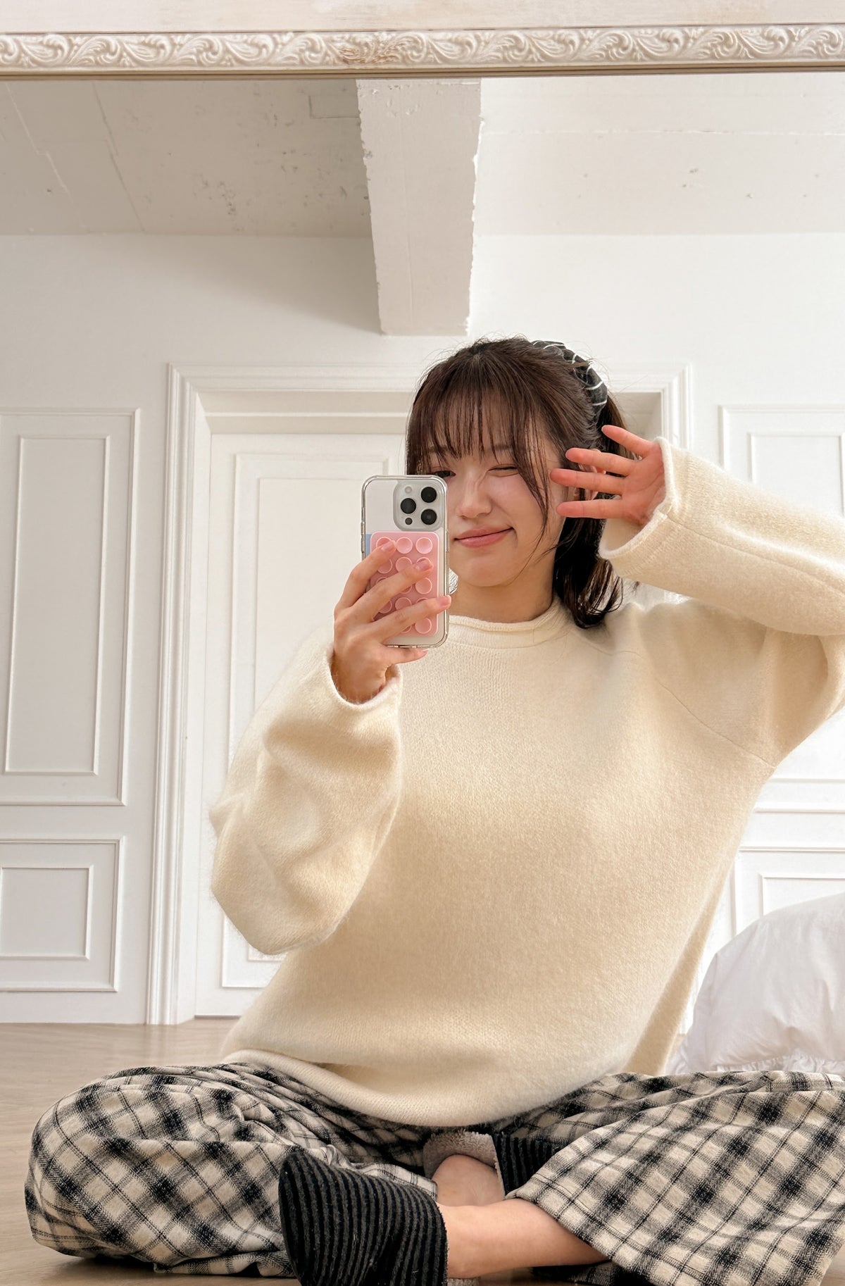 앙고라 블렌드 오버핏 라운드 니트 아이보리